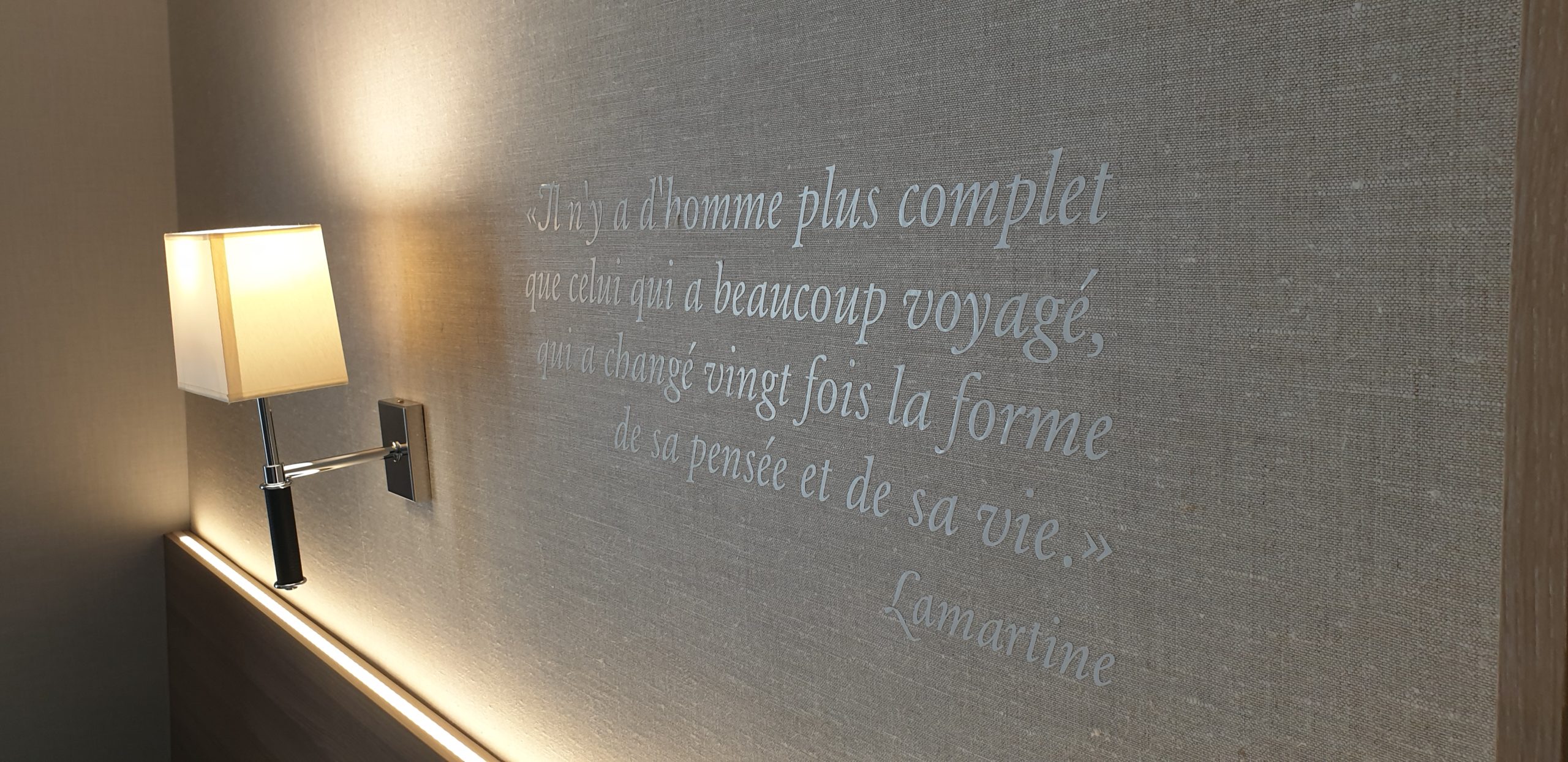 Détail chambre - hôtel magda champs élysées (1)